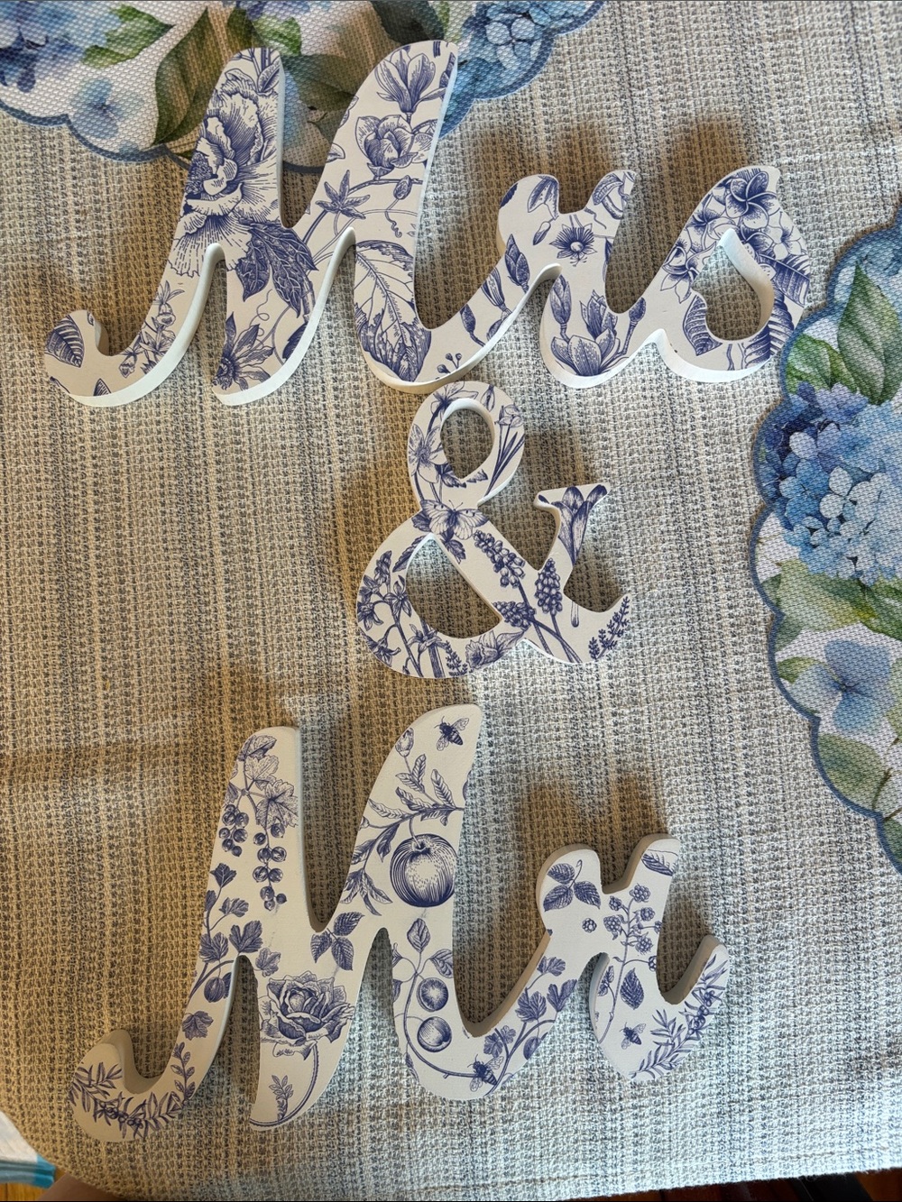 Blue & White Floral 'Mr & Mrs' Decorative Wooden Set